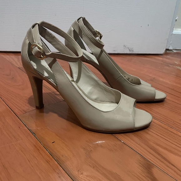 Women’s shoes - Picture 3 of 5